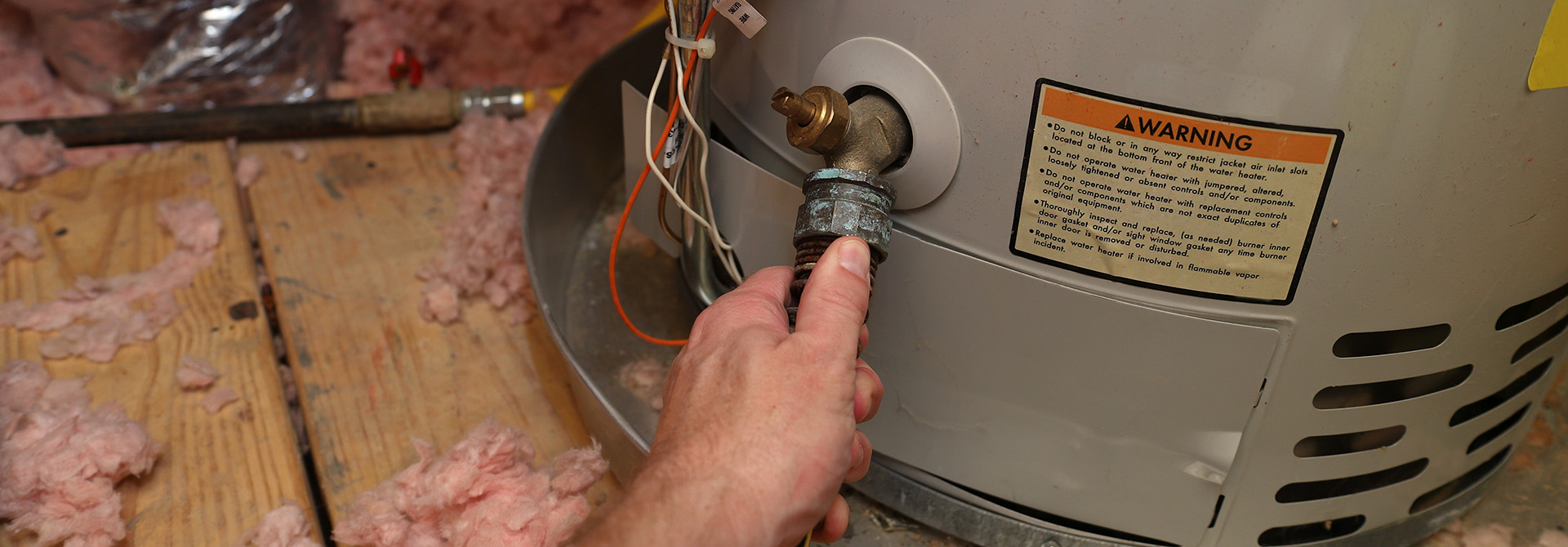 Fixing a hot water tank Fixing a hot water tank