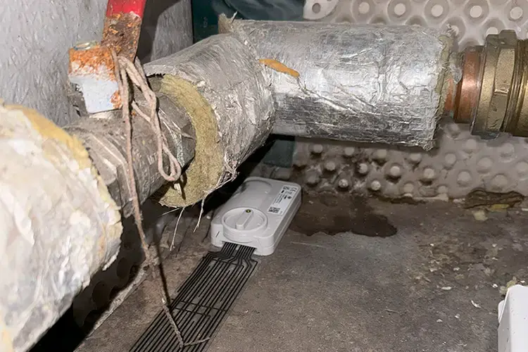 Severn WLD device under a wrapped pipe